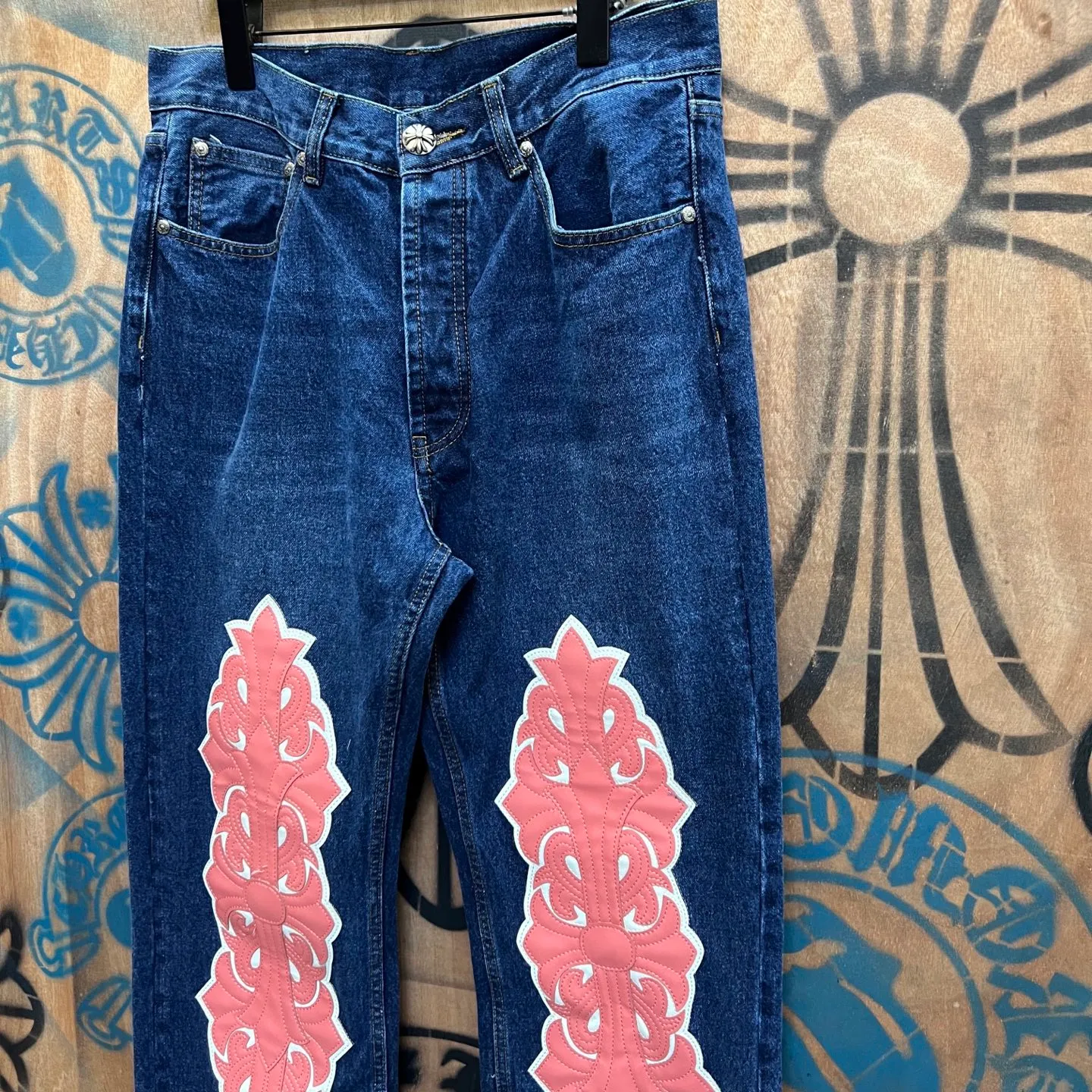 P720 Wang Zha has a new one! Heavy 15.5oz! Kill all market versions instantly! Prices hit rock bottom! chrome hearts limited series new city limited jeans chrome hearts city limited jeans vintage levis American made 501 505 517 base version remake Levis American made 501 base version imported sheepskin 925 silver remake Customers provide waist and pants length or height and weight. The studio will select the most suitable base version for you to remake. There are many people doing remakes in the market. Don’t belittle or comment. The difference is visible to the naked eye. See more and compare for yourself #CHROME HEARTS Same style for men and women